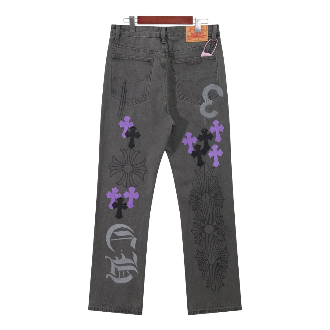 P250 [High-End] Chrome Hearts | 25TX CH Chrome Hearts Cross Gray and Purple Spray Painted Graffiti and Leather Limited Jeans - Chrome Hearts' most popular pants are made of beaded canvas fabric. Heavy washing makes the upper body of the fabric more textured and the pants are tall and straight! The three-dimensional cutting of the whole trousers is a masterpiece! The hardware is customized by zp. The beaded canvas fabric is thick and soft after being washed. It has good breathability. Customized small leather label. Unique design. The details are simple and elegant, and the workmanship is exquisite. The whole trousers are neatly routed and the details are in place! It’s so cool that both men and women can easily control the genderless trend!  Color: Gray Size: 30 32 34 36 Corresponding sizes m-xxl available in stock. Detailed sizes can be found in Figure 9
